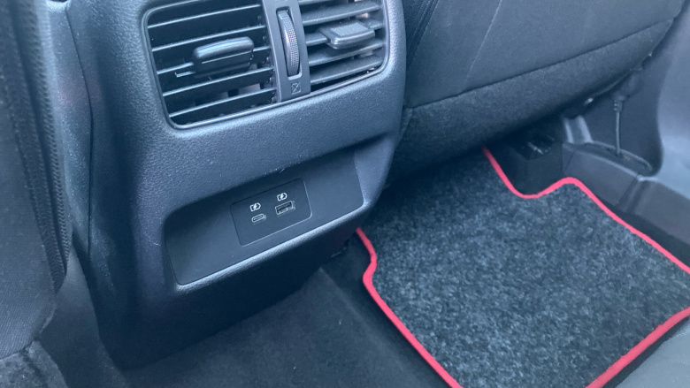 Nissan Qashqai 1.3 DiG-T MH 158 N-Connecta 5dr Xtronic Petrol Hatchback